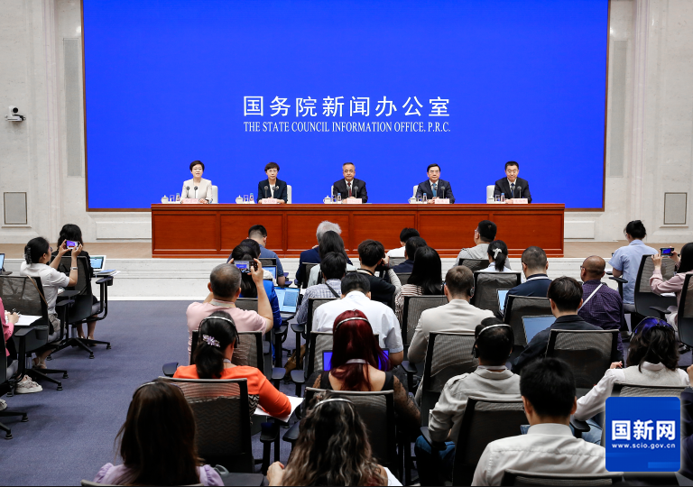 新疆：将加快推进风电光伏等清洁能源基地建设，大力构建新型电力