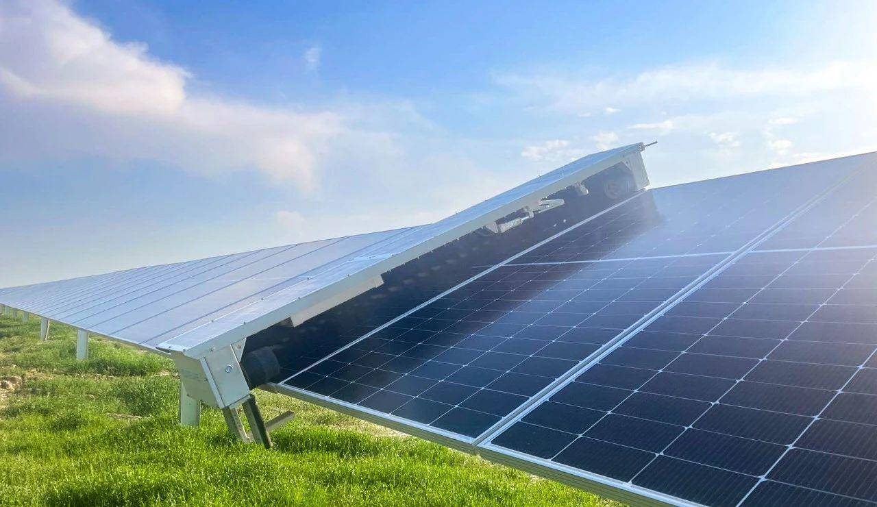 获央媒点赞 | 仁洁智能500MW乌兹项目首批并网