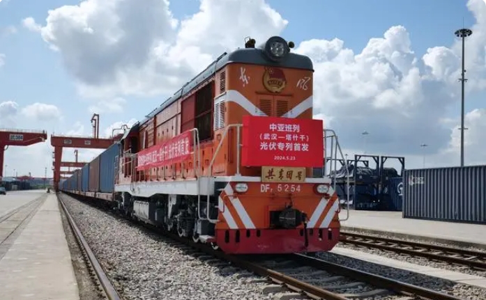 武汉首发至塔什干光伏专列 助力全球绿色低碳转型