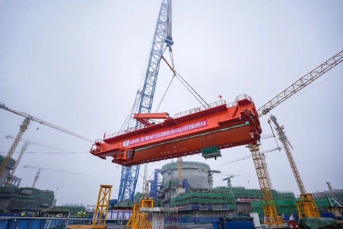 徐大堡核电4号机组环吊桥架模块顺利吊装就位