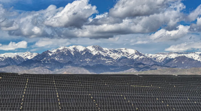 中国绿发——新疆尼勒克首期200万千瓦光伏项目并网