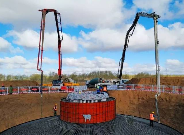 八宿风电项目:完成首台风机基础浇筑