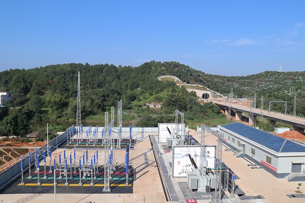 首座220千伏牵引变电所受电成功