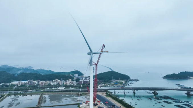 三一2000吨成功吊装全球首台18兆瓦海上风电机组