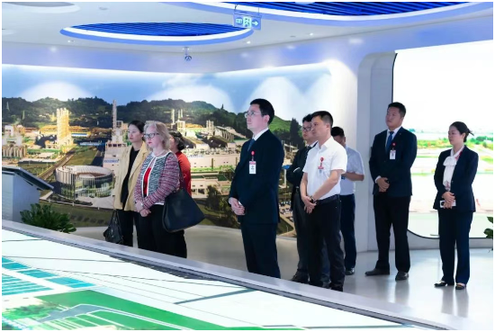 加拿大驻华大使梅倩琳一行到访通威