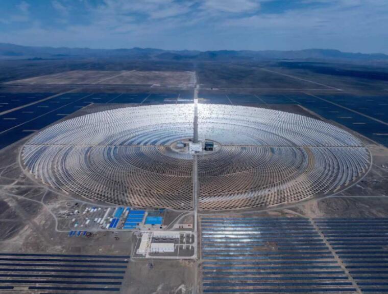 中国能建投资建设的新疆吐鲁番1吉瓦“光热+光伏一体化”项目1