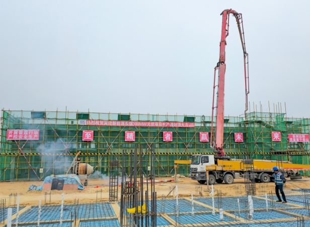 内蒙古冀能新能源光伏电站完成生产楼封顶节点