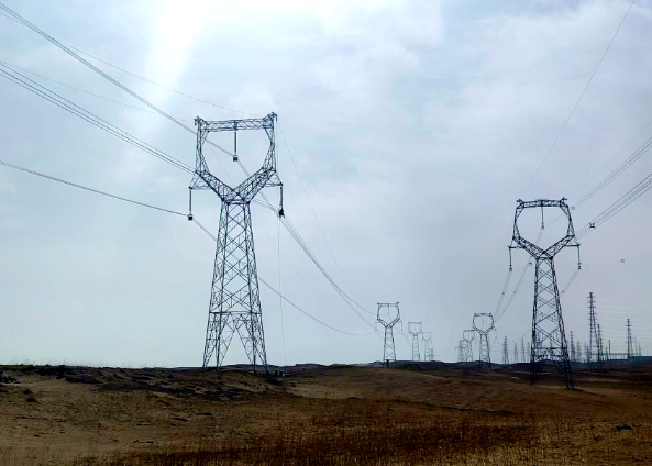 青海共和100万千瓦光伏项目输电线路工程成功送电