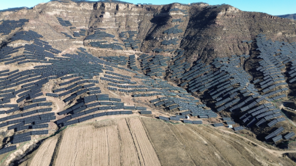 山西怀仁100兆瓦光伏发电项目首批并网发电